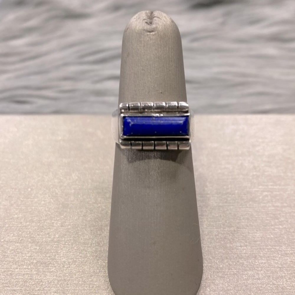 Vintage Sterling Silver Design ring with Lapis Stone